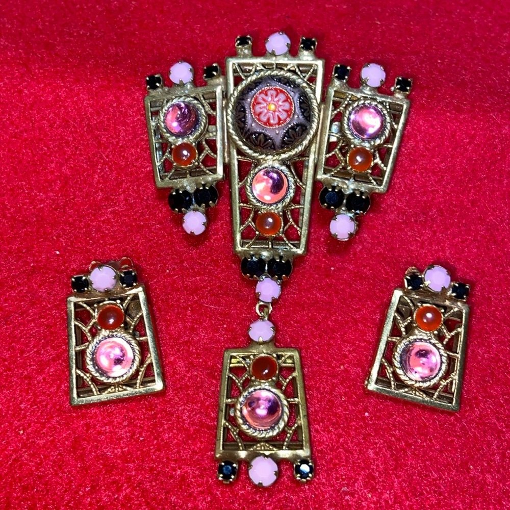 Necklace pendant set